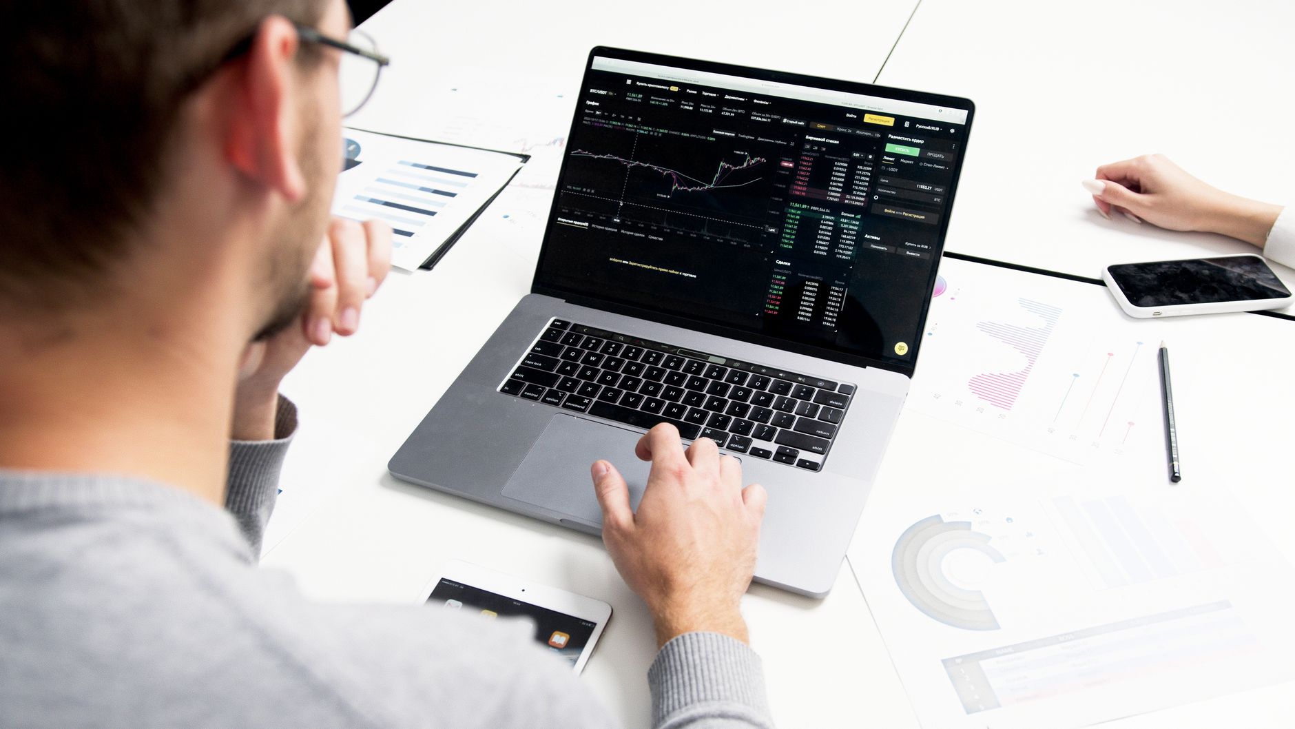 Choose an Advanced Keyword Tool by Business ROI, Not Features